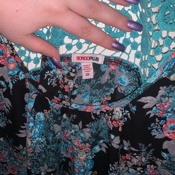 Flowwy Floral Top with Lace Back - Picture 4 of 5